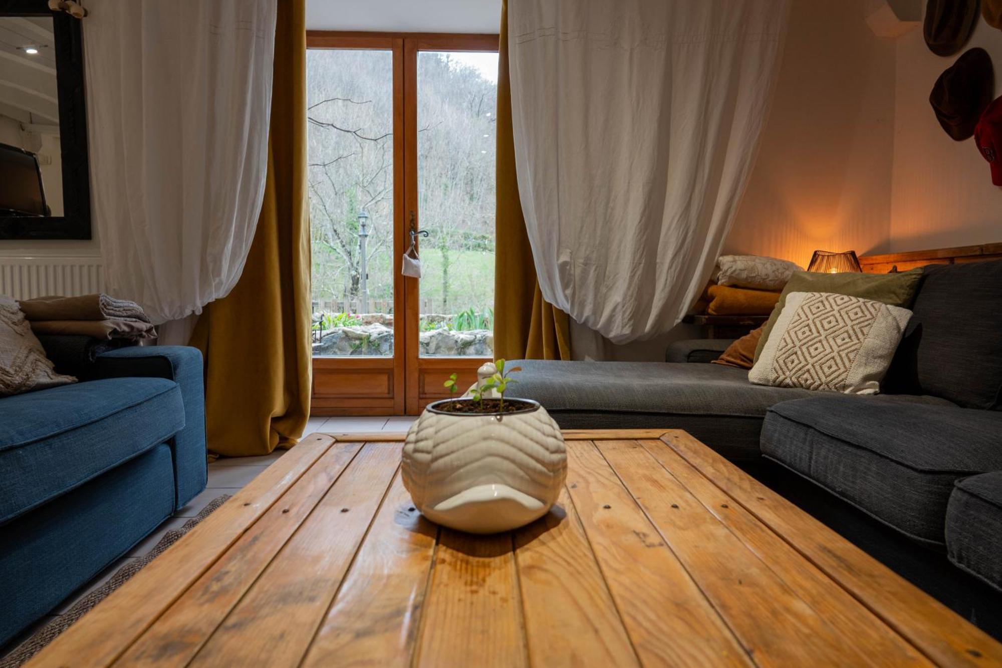 Apartmán Rives De Bourges Burzet Exteriér fotografie