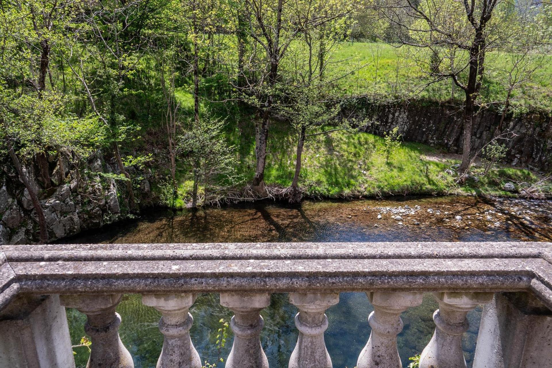 Apartmán Rives De Bourges Burzet Exteriér fotografie