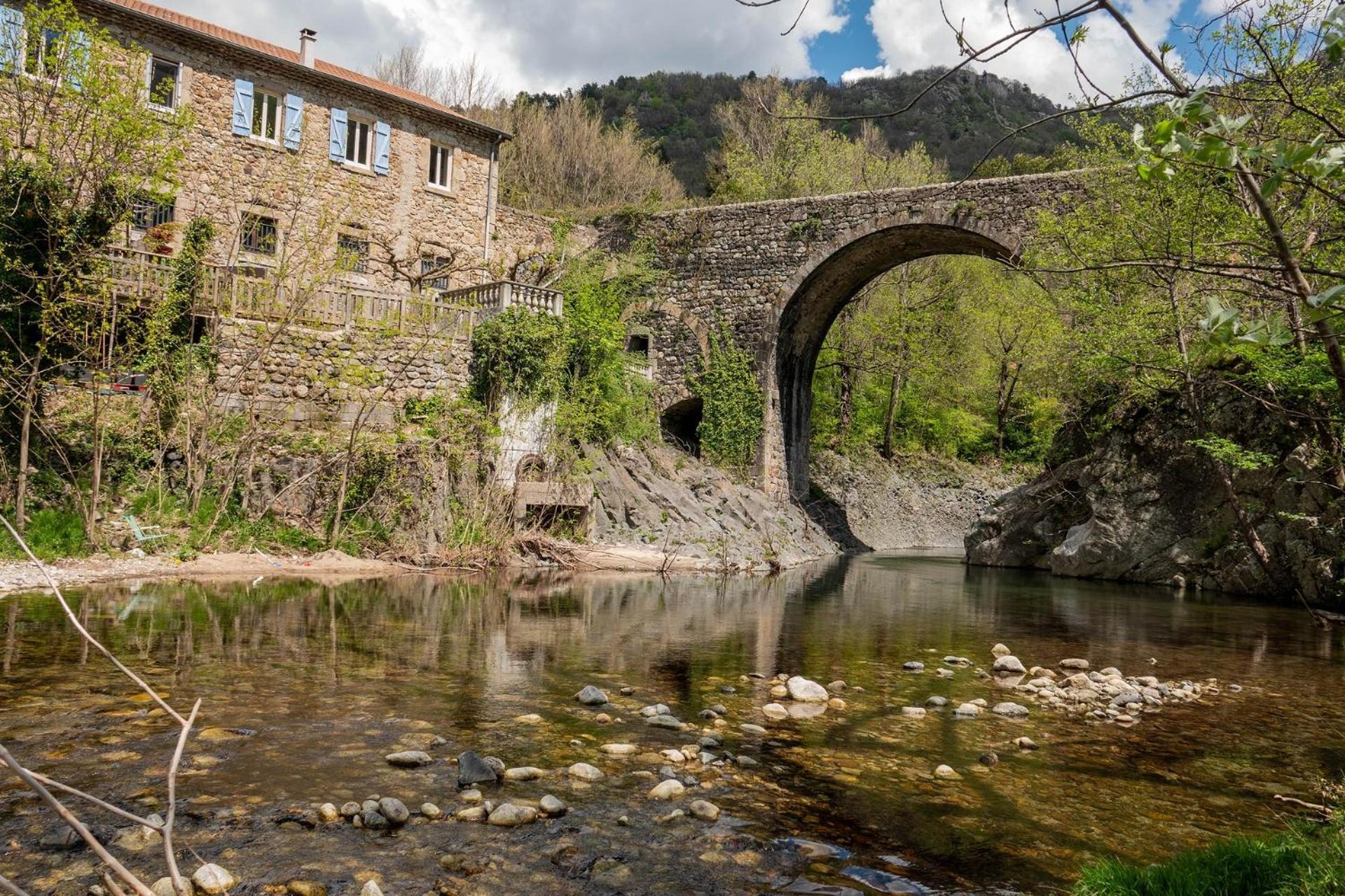 Apartmán Rives De Bourges Burzet Exteriér fotografie