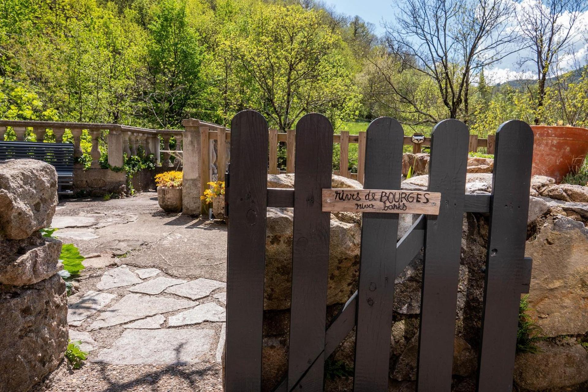 Apartmán Rives De Bourges Burzet Exteriér fotografie